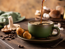 Tendência chegou ao Brasil: por que tanta gente está trocando o café tradicional pelo café com cogumelos?