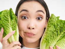 Adeus alface: esse vegetal esquecido na hora de montar saladas tem quatro vezes mais fibras; descubra solução cheia de benefícios