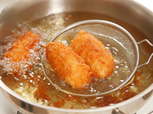 Quem frita carne empanada em óleo está cometendo um erro: os chefs usam um tipo diferente de gordura