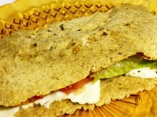 Agora eu só faço esse pão de aveia no micro-ondas para o café da manhã, fica pronto muito rápido e é uma delícia!