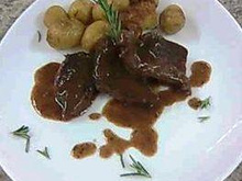 Escalope de avestruz ao molho de ervas