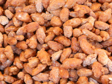 Amêndoas caramelizadas feitas em casa: a receita simples que fica pronta em poucos minutos