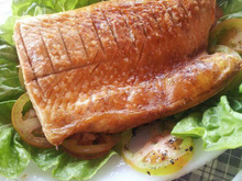 Salmão assado no sal grosso