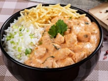 Strogonoff fit com frango leve, cremoso e saboroso