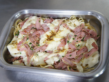 Macarrão com presunto e molho branco