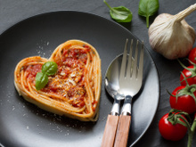 Jantar simples de Dia dos Namorados: receitas baratas e românticas que vão conquistar o seu amor