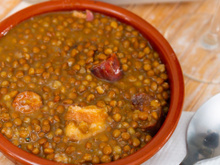 Mal passou o Natal e já estou pensando na lentilha de Ano-Novo: prato tradicional da virada é uma delícia e muito fácil de fazer