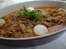 Lagarto ao molho de azeitonas e palmito