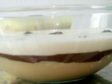 Sobremesa tricolor com ameixa