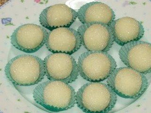 Bombom de leite em pó recheado com chocolate trufado