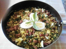 Virado de ervilhas com calabresa e ovos