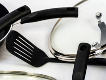 Fuja de recipientes para comida e utensílios de cozinha na cor preta: novo estudo indica descoberta alarmante