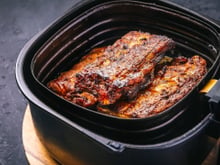 Black Friday antecipada: Air Fryer Oven Midea de 12 litros fica quase R$ 300 mais barata na Amazon