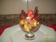Salada de frutas com chantilly