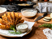 Berinjela crocante na farinha panko temperada com gergelim: essa receita diferente vai te deixar com água na boca (sirva com molho!)