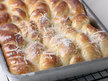 Esse pão doce de leite condensado é tão gostoso (e fácil!) que não sobra nem farelo