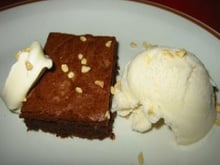 Bolo suíço com sorvete de creme