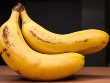 As bananas duram mais tempo sem escurecer se forem armazenadas neste utensílio de cozinha