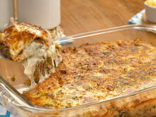Lasanha de carne moida com queijo e presunto