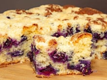 Crocante por fora e úmida por dentro: cuca de uva da minha avó sempre fica uma delícia e a massa tem um segredo