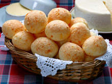Faça hoje mesmo essa receita de pão de queijo com poucos ingredientes: muita atenção a um detalhe no modo de preparo