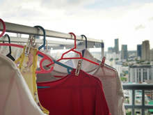 Nem precisa de secadora: 6 truques fáceis para secar roupa dentro de casa em dias de chuva