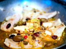 Bacalhau com uva passa e castanhas de cajú