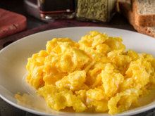 Evite a falta de fibras alimentares! Quais alimentos combinam bem com ovos mexidos no café da manhã?