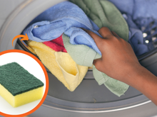 Comecei a colocar uma esponja de louça na máquina de lavar e minhas roupas ficaram mais limpas do que nunca