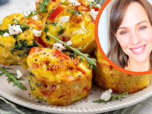 Eu transformei os ovos mexidos com queijo cottage que eu fazia o tempo todo em muffins para lanchar no trabalho: é a receita de café da manhã favorita de Jennifer Garner