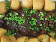 Fraldinha na cerveja com batatas