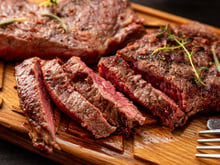 O chef francês Philippe Etchebest é categórico: "Para cozinhar carne bovina perfeitamente, você simplesmente precisa..."