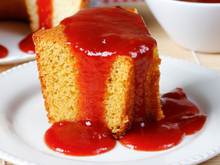 O melhor bolo de fubá com calda de goiabada que eu já experimentei foi feito pela minha avó: esse truque muda tudo