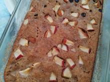 Bolo fit de banana, maçã e uva passas