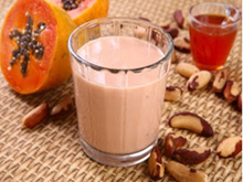 Vitamina de mamão papaia e castanha-do-pará