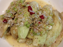 Entrada fria de berinjela japonesa