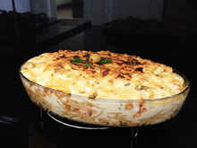 Macarrão com frango ao molho branco gratinado