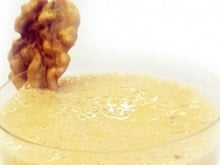 Vitamina de cereais com mel e nozes