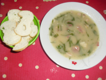Caldo verde com costelinha de porco