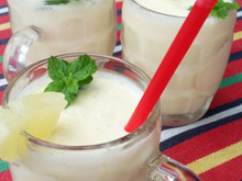 Coquetel de abacaxi com espumante