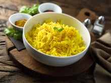 Aprenda a fazer um delicioso arroz com cúrcuma: tempero deixa o acompanhamento rico em nutrientes