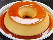 Não precisa de liquidificador, nem de batedeira: como fazer pudim de leite condensado sem furinhos fácil