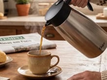 Hora de trocar a garrafa térmica do café? Modelo de inox entra em oferta na Amazon com o menor preço do ano