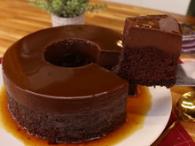 Bolo pudim de chocolate: receita sem erro para desenformar com duas camadas perfeitas