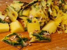 Você está jogando fora saúde? Descubra os benefícios da casca de abacaxi