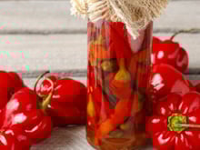 Pimenta em conserva caseira: confira a receita prática