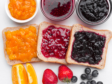 O que pode substituir a geleia na torrada no café da manhã: nutricionistas respondem à pergunta