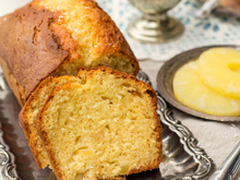 Tem aveia e abacaxi em casa? Misture desse jeito e você terá um bolo fit delicioso para o lanche da tarde