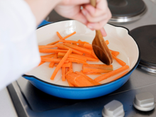 Você sabia que existe um tipo de panela que ajuda a não queimar a comida? Te contamos o segredo!