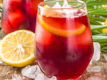 Tinto de verano é a nova moda nas redes sociais: drink refrescante é perfeito para servir no calor do Natal